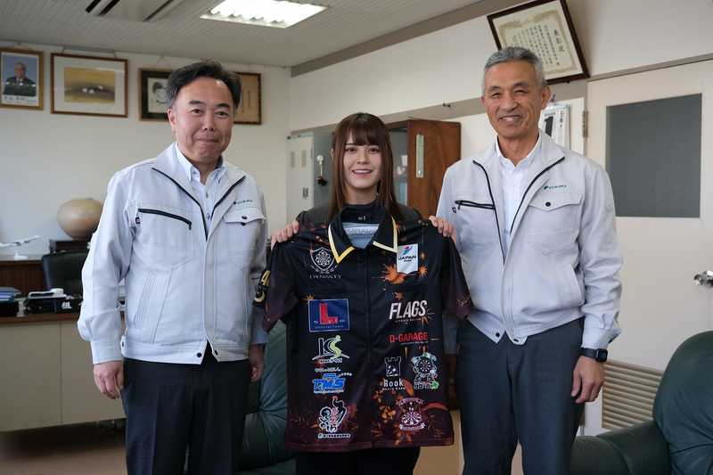 長門市出身のプロダーツプレイヤー　中谷 祐里選手とスポンサー契約を締結